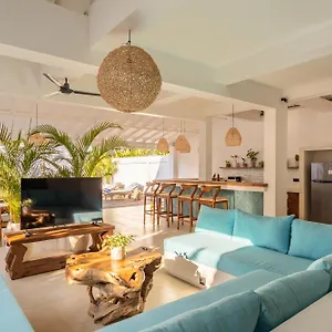 2-bdr-villa-walking-distance-to-seminyak-beach.hotelsseminyak.net/
